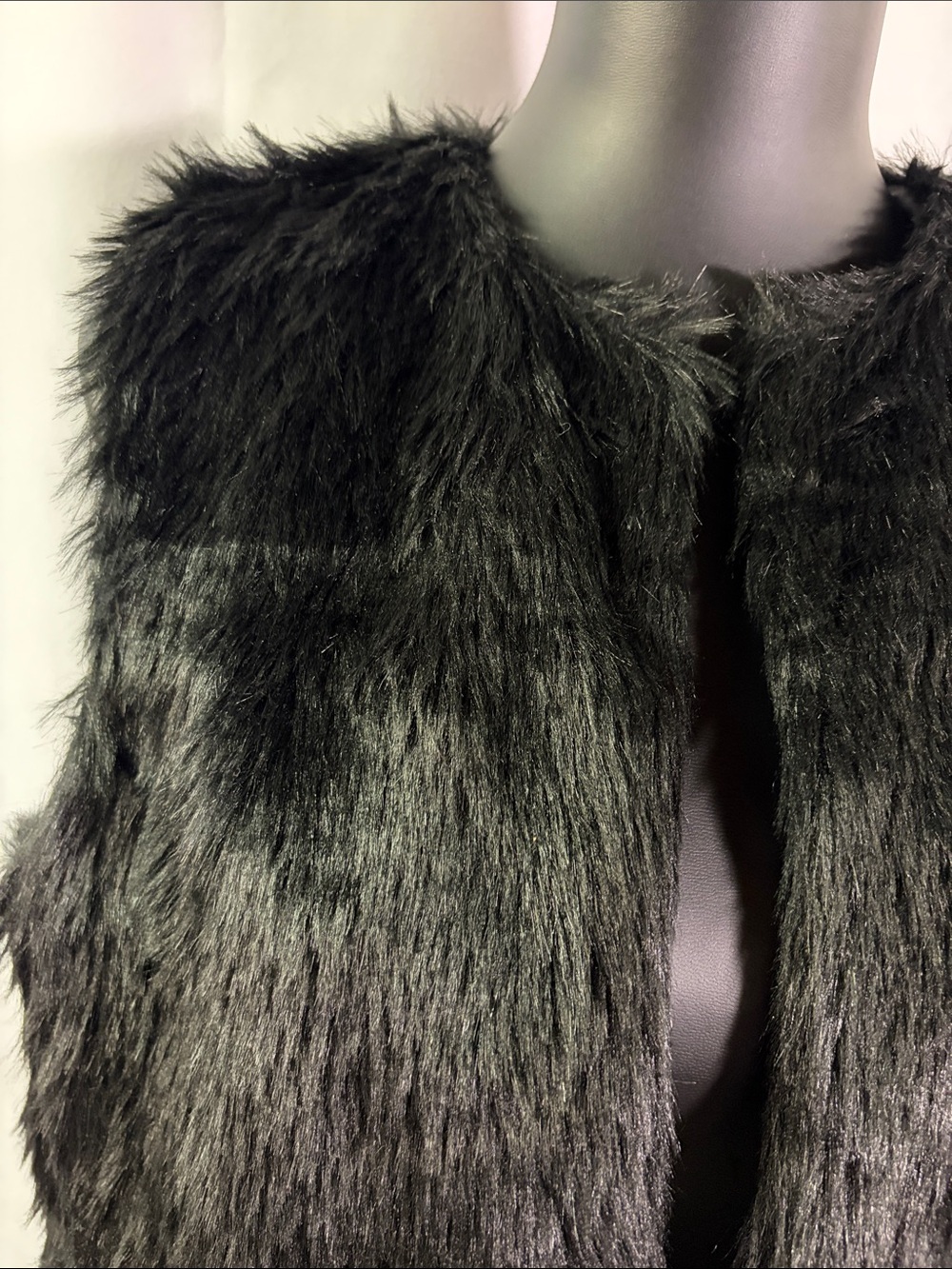 Gap True Black Faux Fur Open Front Vest - Picture 5 of 16